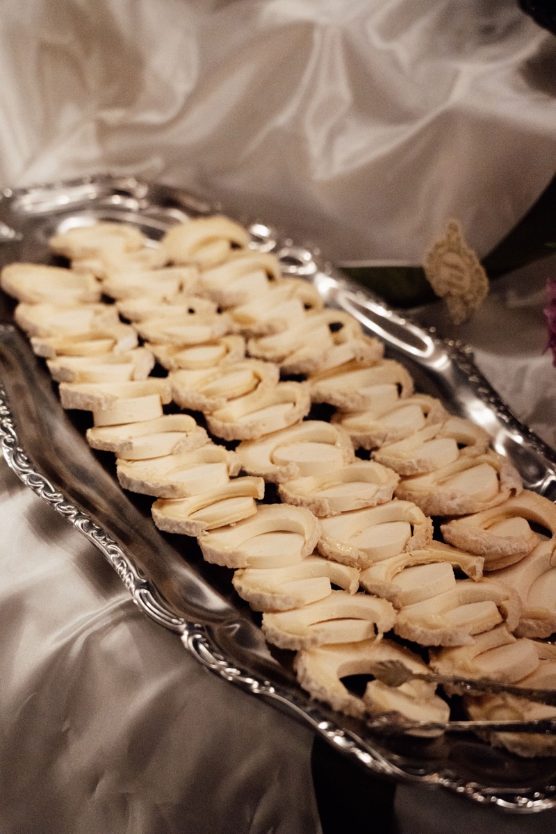 Mise en scène du buffet de fromages du mariage