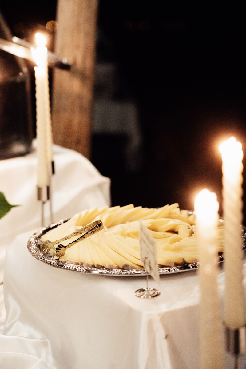 Détail du buffet de fromages du mariage